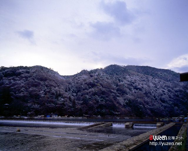 �\�������܂ł��΂炭���҂�������